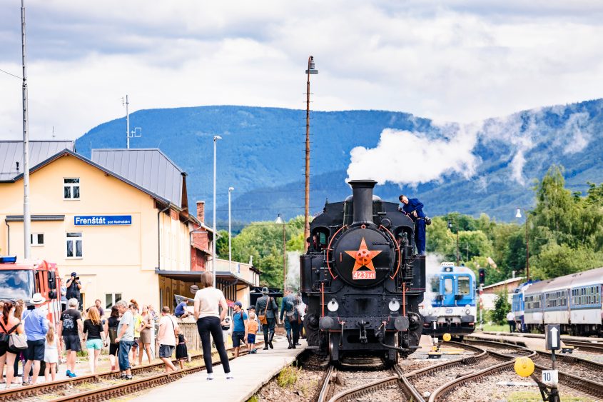 Parním vlakem pod Beskydy